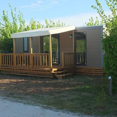 Hotel Camping Du Plan D'Eau **** Saint-Yrieix-sur-Charente Exteriér fotografie