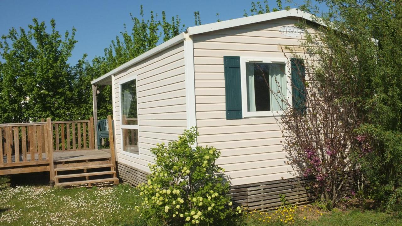 Hotel Camping Du Plan D'Eau **** Saint-Yrieix-sur-Charente Exteriér fotografie